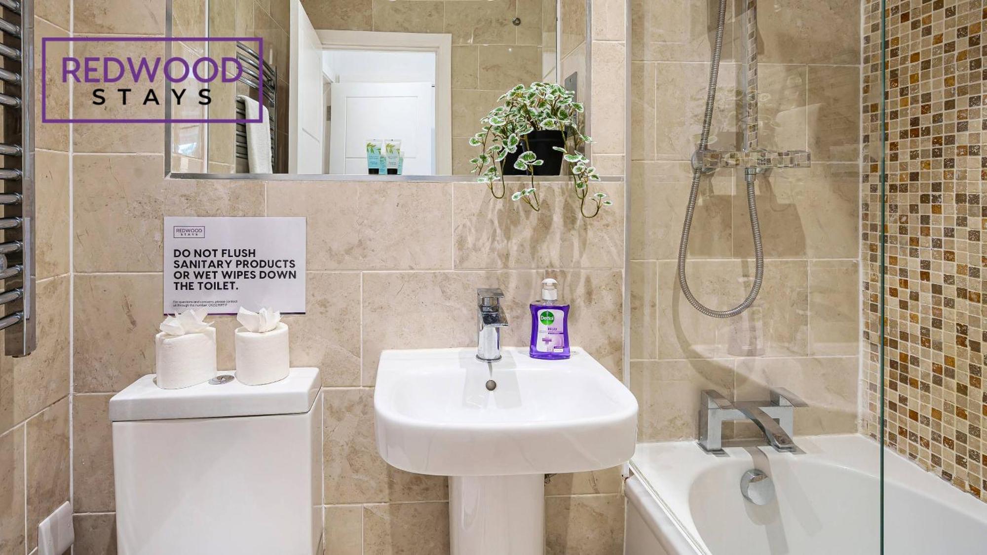1 Bed 1 Bath Town Center Apartments For Corporates & Contractors, Wifi, Netflix And Parking On Selected Units By Redwood Stays Aldershot Ngoại thất bức ảnh