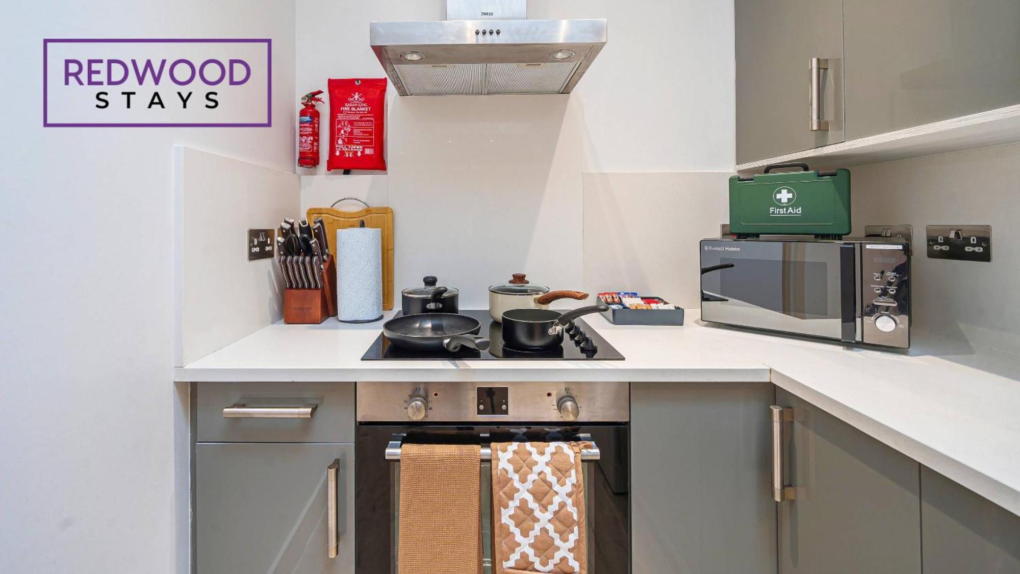1 Bed 1 Bath Town Center Apartments For Corporates & Contractors, Wifi, Netflix And Parking On Selected Units By Redwood Stays Aldershot Ngoại thất bức ảnh